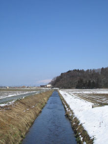 湯田川から見る鳥海山