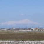 湯田川から見る鳥海山