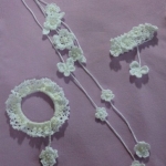 ゆれる小花のシュシュ・ホワイト