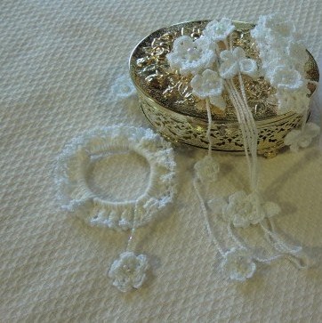 ゆれる小花のシュシュ・ホワイト