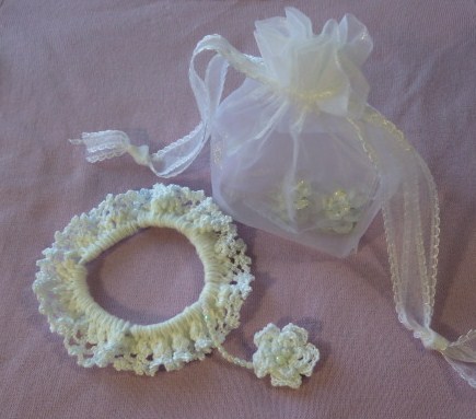 ゆれる小花のシュシュ・ホワイト