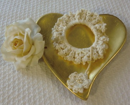 ゆれる小花のシュシュ・オーガニック