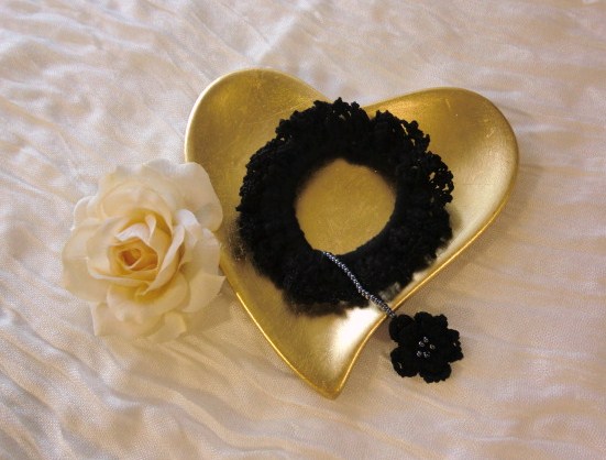 ゆれる小花のシュシュ・ブラック