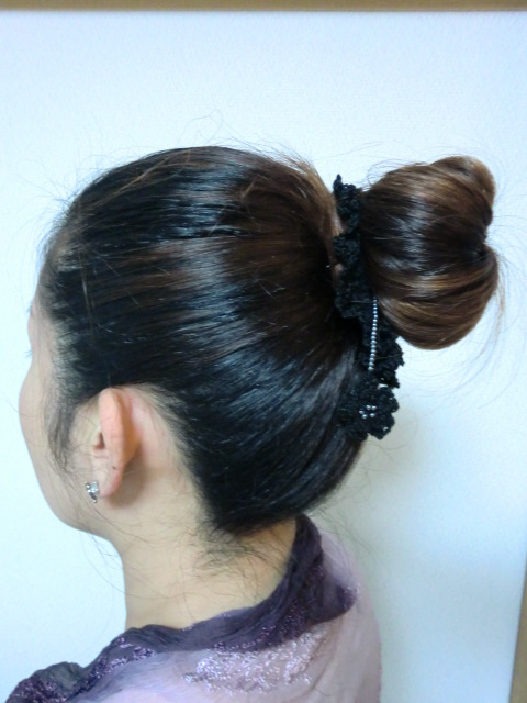 ゆれる小花のシュシュ・ブラック