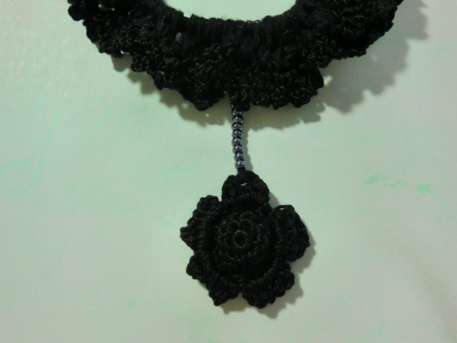 ゆれる小花のシュシュ・ブラック