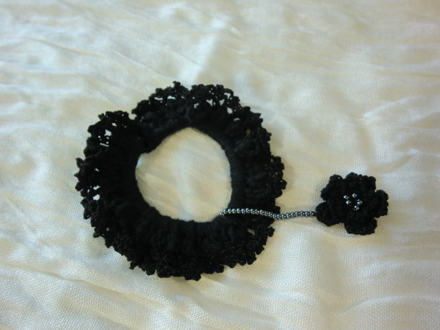 ゆれる小花のシュシュ・ブラック