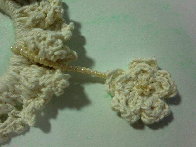 ゆれる小花のシュシュ・オーガニック