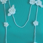 蝶と小花のホワイトラリエット