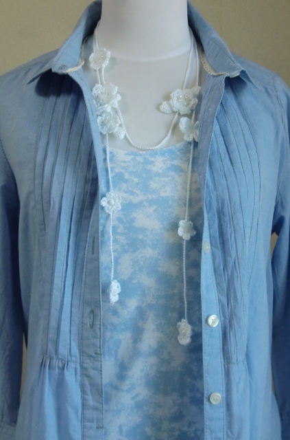 蝶と小花のホワイトラリエット