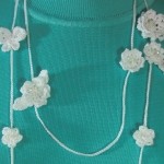 蝶と小花のホワイトラリエット