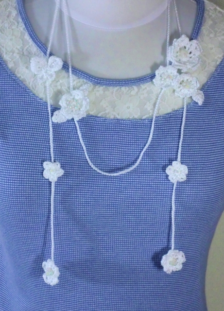 蝶と小花のホワイトラリエット