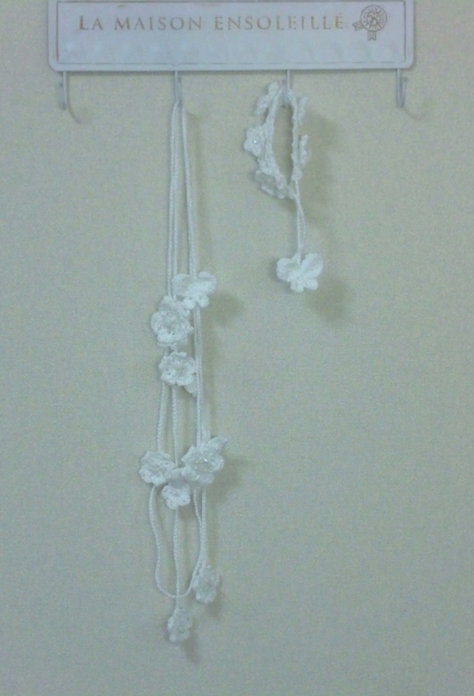 蝶と小花のホワイトラリエット＆ブレスレット