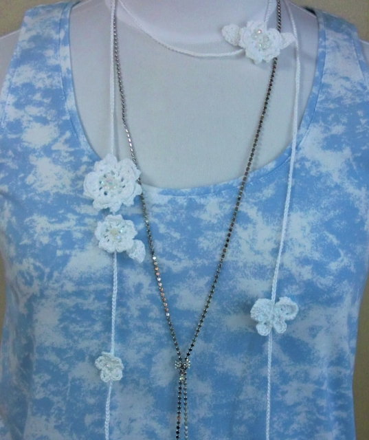 蝶と小花のホワイトラリエット