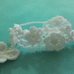 蝶と小花のホワイトブレスレット