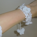 蝶と小花のホワイトブレスレット