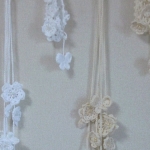 蝶と小花のホワイトブレスレット