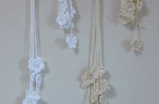 蝶と小花のホワイトブレスレット