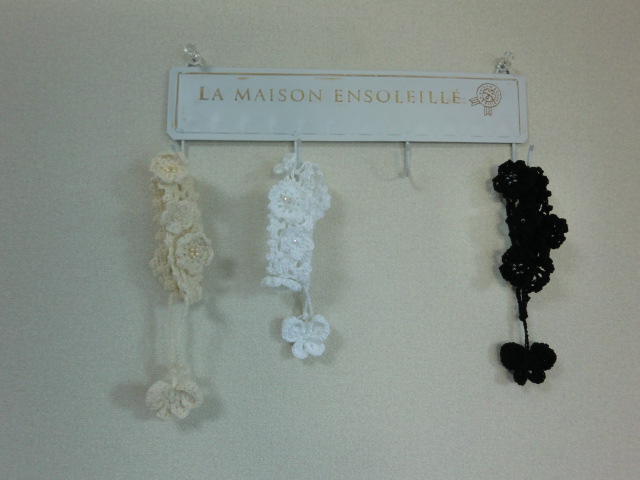 蝶と小花のホワイトブレスレット