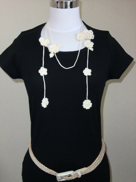 蝶と小花のオーガニックラリエット