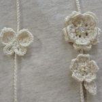 蝶と小花のオーガニックラリエット