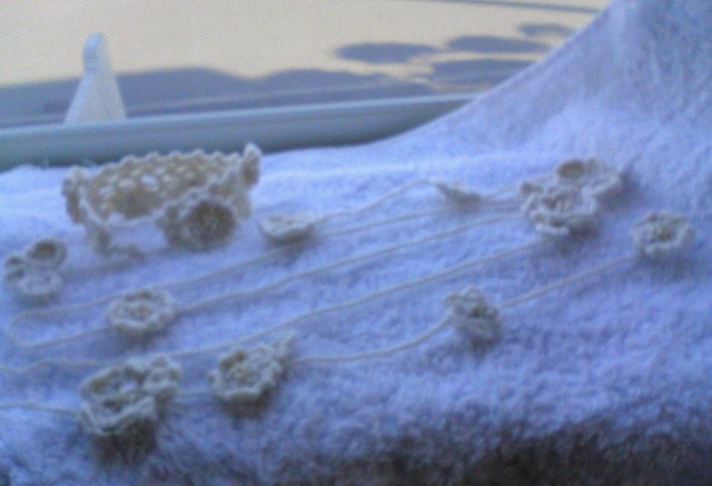 蝶と小花のオーガニックラリエット