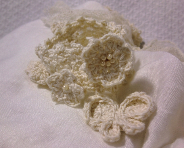 蝶と小花のオーガニックブレスレット