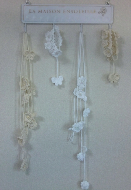 蝶と小花のオーガニックブレスレット