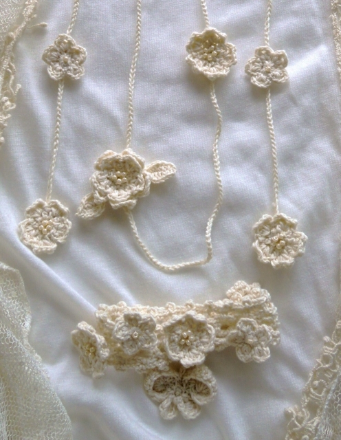 蝶と小花のオーガニックブレスレット