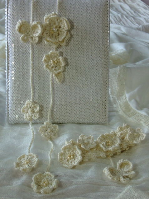 蝶と小花のオーガニックブレスレット