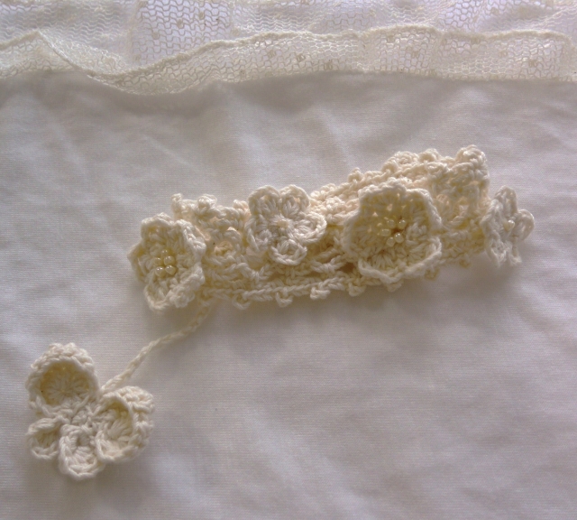 蝶と小花のオーガニックブレスレット