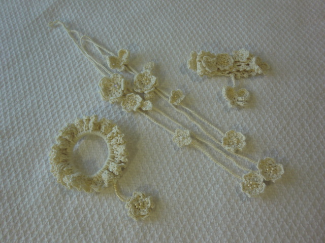 蝶と小花のオーガニックブレスレット