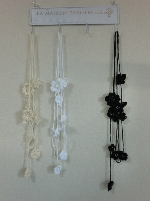 蝶と小花のラリエットシリーズ