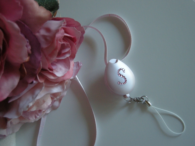 イニシャル入りネックストラップ　ピンク