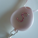 イニシャル入りネックストラップ　ピンク