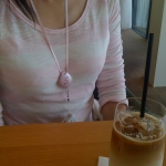 イニシャル入りネックストラップ　ピンク