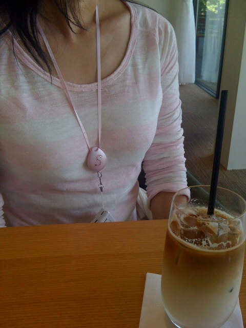 イニシャル入りネックストラップ　ピンク