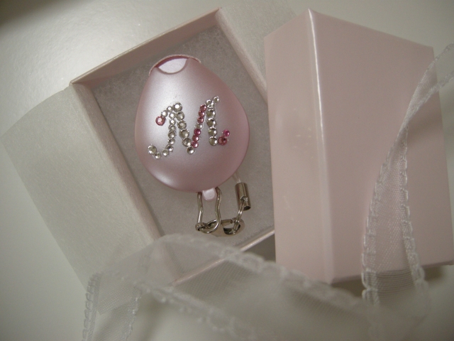 イニシャル入りネックストラップ　ピンク