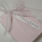 イニシャル入りネックストラップ　ピンク