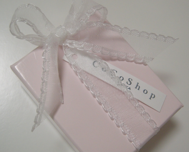 イニシャル入りネックストラップ　ピンク