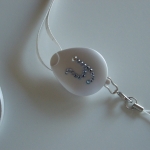 イニシャル入りネックストラップ　ホワイト