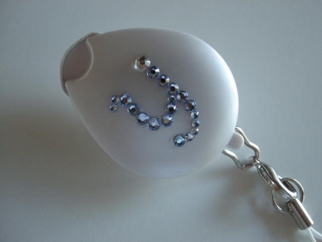 イニシャル入りネックストラップ　ホワイト