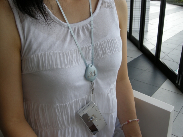 イニシャル入りネックストラップ　ブルー