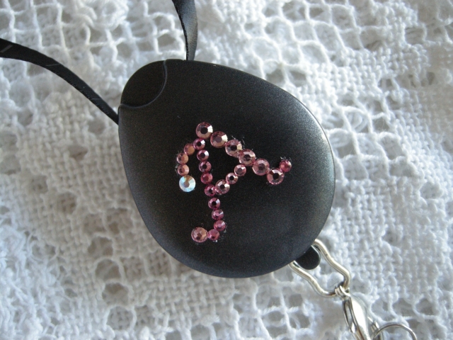 イニシャル入りネックストラップ　ブラック