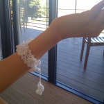 蝶と小花のホワイトブレスレット