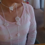 蝶と小花のホワイトラリエット