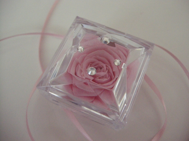 花のプレゼント　ローズボックス　　ピンク