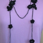 蝶と小花のラリエット・ブラック