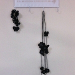 蝶と小花のラリエット・ブラック