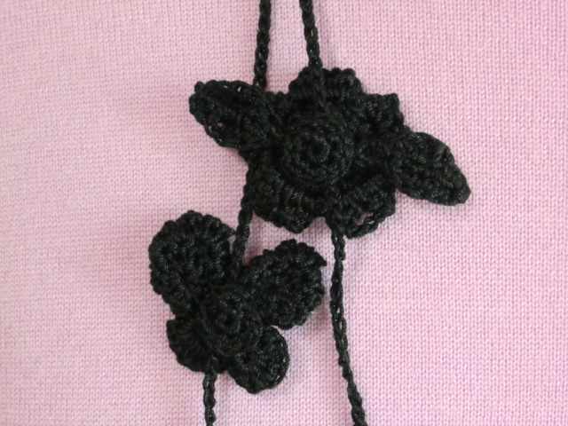 蝶と小花のラリエット・ブラック