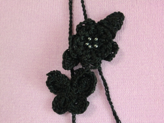 蝶と小花のラリエット・ブラック